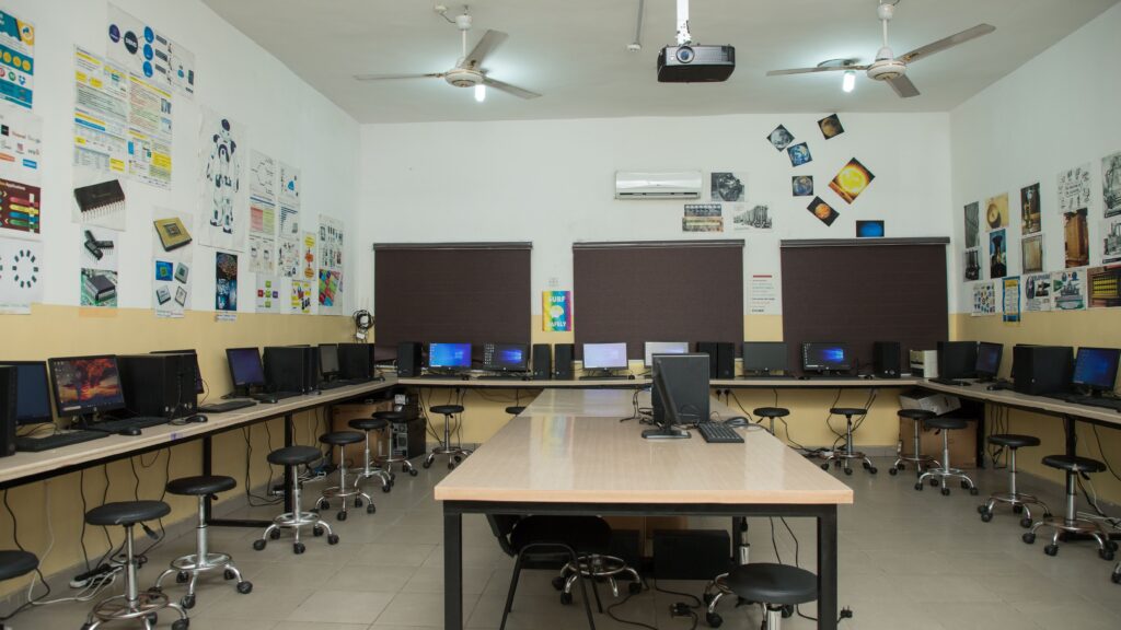 1004840879 Greenoak International School Computer Laboratory